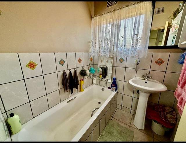3 BEDROOM HOUSE FOR SALE IN VANDERBIJLPARK CW 6